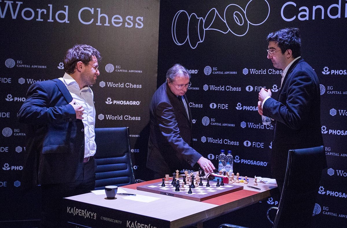 levon-aronian-thua-kramnik-trong-vong-3-giai-candidates-2018.jpg